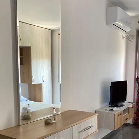 Apartment Dushku Golem (Tirana)